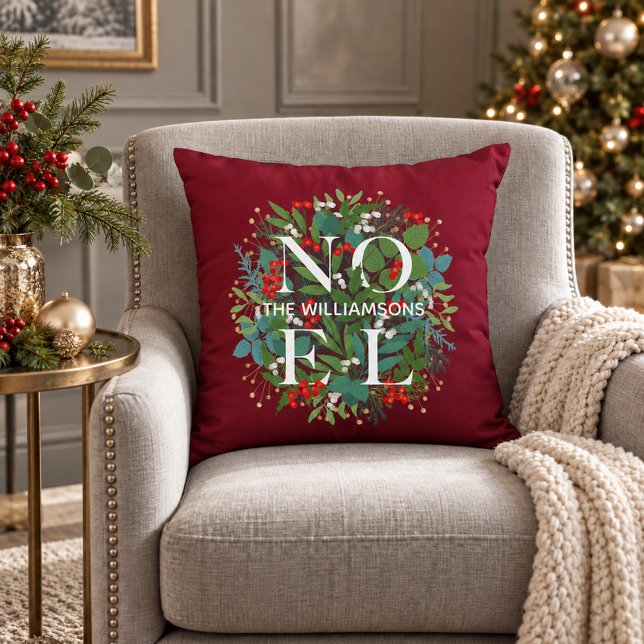 Coussin Baies de verdure NOEL Noël (Personalized greenery and berries NOEL Christmas holiday cranberry throw pillow)