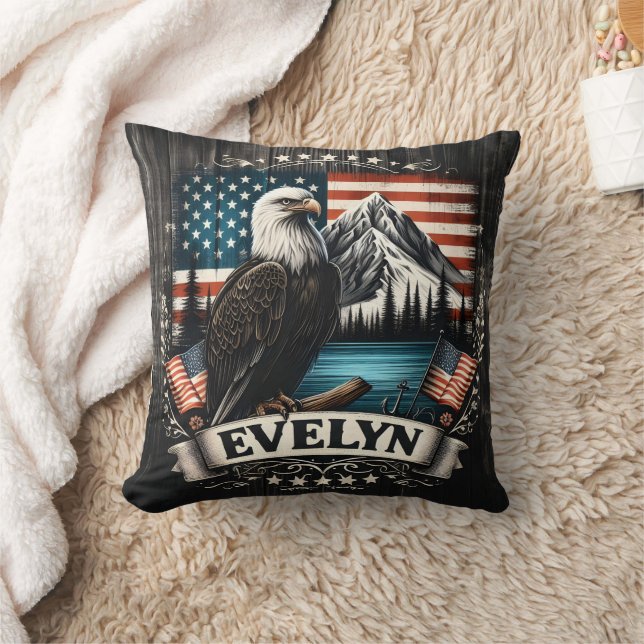 Coussin Bald Eagle Niché Près Du Lac Mountain Avec Des Dra (Couverture)
