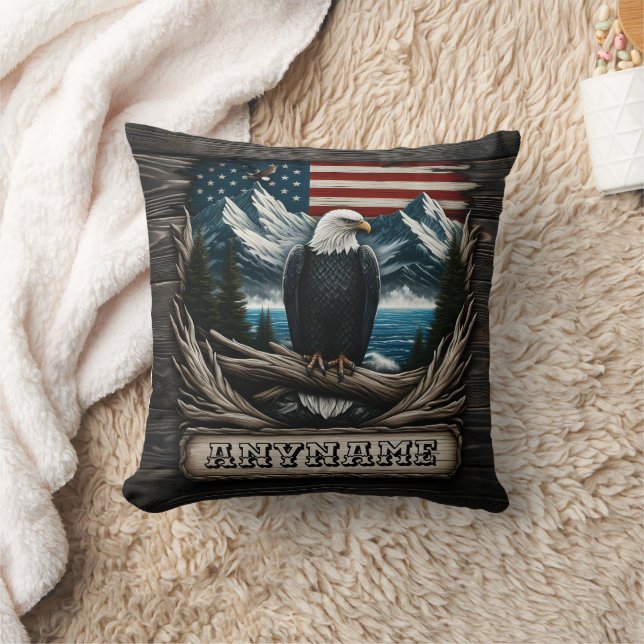 Coussin Bald Eagle sur Branche dans Paysage Pittoresque (Couverture)