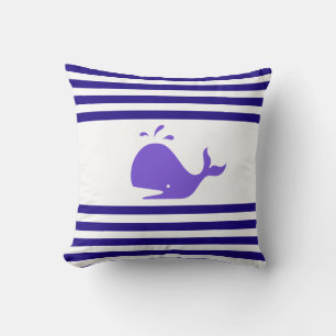Coussin Baleine sur fond bleu marine et blanc rayé