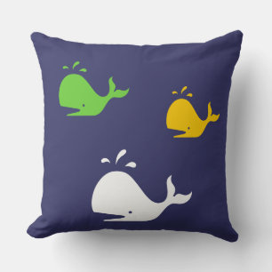 Coussin baleines bleu marine, jaune et verte sur blanc