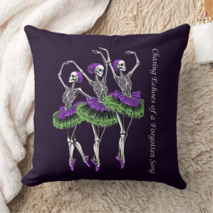 Coussin Ballerine squelette violette verte poursuivant les
