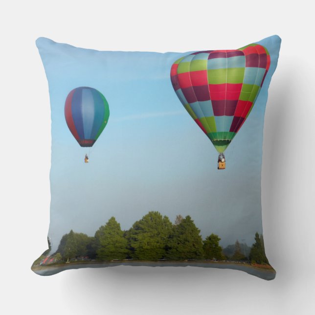 Coussin Ballons à air chaud au-dessus d'un lac,  NZ (Recto)
