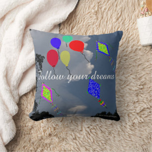 Coussin Ballons Kite Flying Fluffy Nuages 16 " x 16"