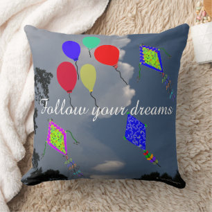 Coussin Ballons Kite Flying Fluffy Nuages 20" x 20"