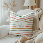 Coussin Bandes colorées Nom personnalisé<br><div class="desc">Ajoutez un peu plus de gaieté à votre maison avec ce coussin de nom personnalisé avec de belles bandes dessinées à la main dans des couleurs festives!</div>