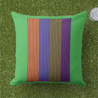 Coussin Bandes verticales arc-en-ciel + garniture décorati