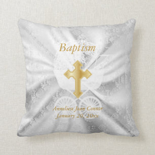 Coussin Baptême de bébé sur la satin blanche