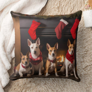 Coussin Basenji au coin du feu Noël