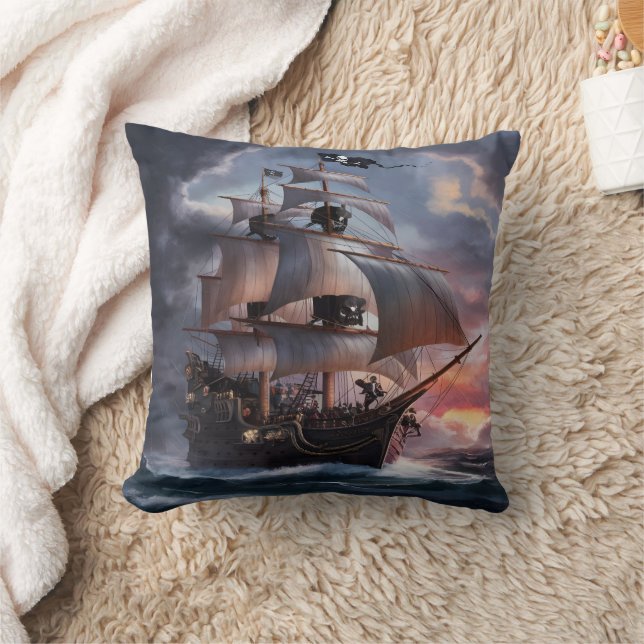 Coussin Bateau pirate naviguant dans les eaux pluvieuses à (Couverture)
