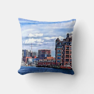 Coussin Bateau-pompe amarré dans le port intérieur de Bost