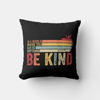 Coussin Be enfant In A World Where You Can Be Anything Kin