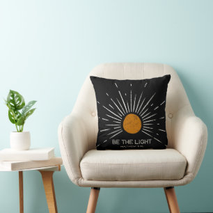 Coussin Be the Light Mathew 5 14 Sunburst