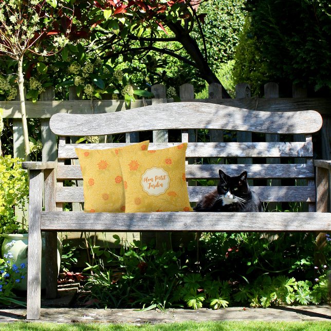 Coussin Beau Mon Petit Jardin Jardin Jardin de Pêche Jaune (Mon Petit Jardín is French for My Little Garden. Lovely sentiment for the gardener!)