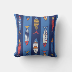 Coussin Beau poisson. Enfants arrière - plans. Motif trans