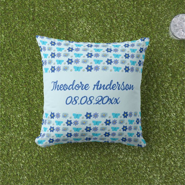 Coussin Bébé bleu Papillons et fleurs personnalisés (Herbe)