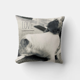 Coussin bébé câlins chien pitbull amour simple noir blanc