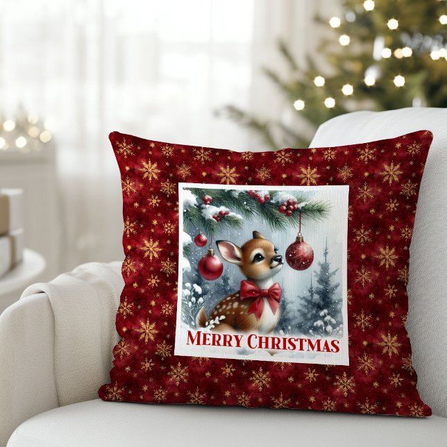 Coussin Bébé cerf idyllique en forêt enneigée à Noël  (Idyllic baby deer winter snowy forest Christmas pillow)