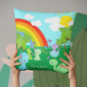 Coussin Bébé Dinosaures avec papillons, arc-en-ciel et sol