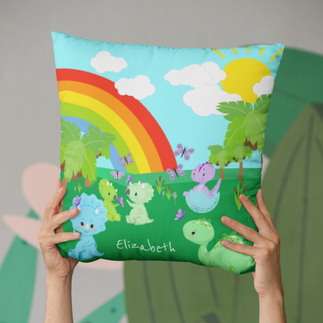 Coussin Bébé Dinosaures avec papillons, arc-en-ciel et sol (Créateur téléchargé)