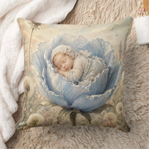 Coussin Bébé endormi dans une fleur bleue
