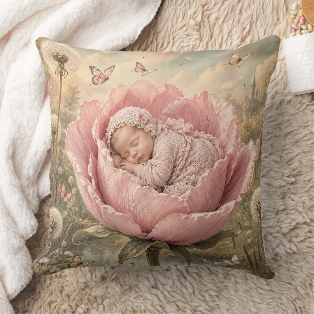 Coussin Bébé endormi dans une fleur rose  (Couverture)