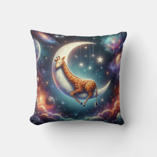Coussin Bébé girafe céleste dormant sur la lune et les éto