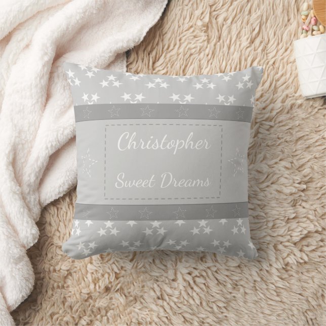 Coussin Bébé gris et blanc avec étoiles et un nom (Couverture)