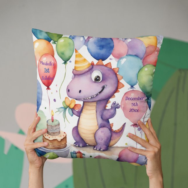 Coussin Bébé mignon Dinosaure Filles Anniversaire personna (Créateur téléchargé)
