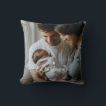 Coussin Bébé's First Christmas Custom 2-photo White Script<br><div class="desc">Minimaliste et magnifique,  ce coussin 2 photos sur mesure célèbre le premier Noël du bébé. Il dispose d'une police de caractères moderne et d'un sapin de Noël blanc. Le texte est entièrement personnalisable.</div>