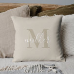 Coussin Beige moderne Nom de famille Monogramme<br><div class="desc">Un oreiller à jetons personnalisé avec un design monogramme personnalisé de nom de famille.</div>