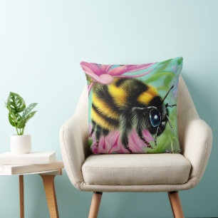 Coussin Belle abeille sur une fleur rose Gros plan