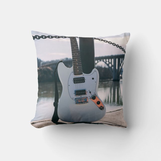 Coussin Belle Basse Guitare (Recto)