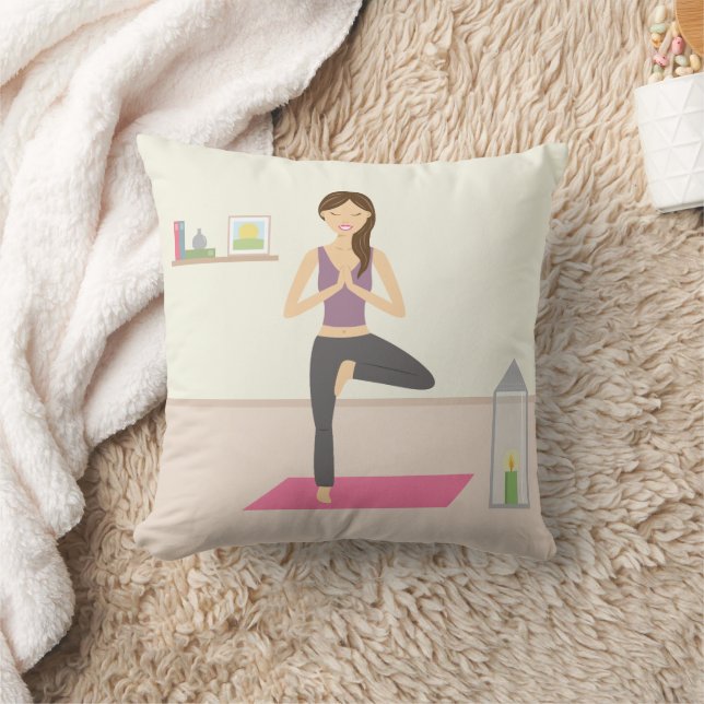 Coussin Belle Femme Qui Fait Du Yoga Dans Une Salle Décoré (Couverture)