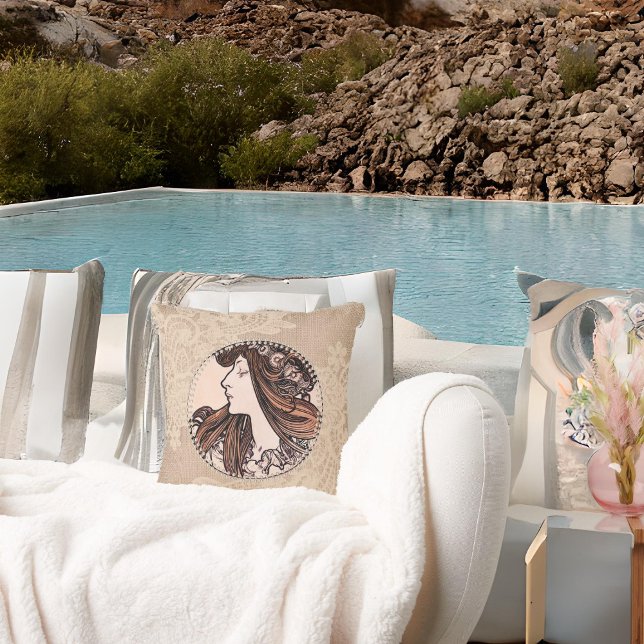 Coussin Belle femme Vintage avec des fleurs Boho (Créateur téléchargé)