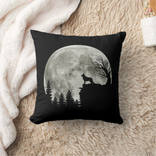 Coussin berger allemand debout sur l'Halloween de montagne