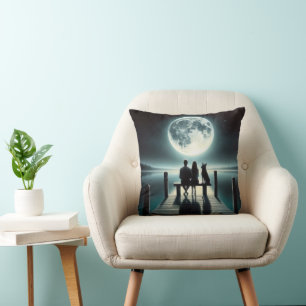 Coussin Berger allemand et couple sur un quai