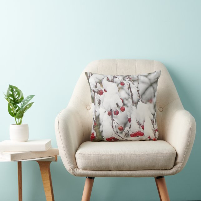 COUSSIN "BERRIES ROUGES SUR LES BRANCHES D'ARBRE AVEC NEIG (Chaise)
