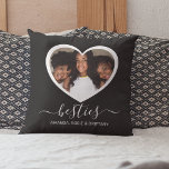 Coussin Besties coeur Photo Jeu d'oreiller<br><div class="desc">Personnalisé meilleur ami double face, lancer oreiller, un cadeau pour noël, anniversaire, remise de diplômes, ou toute autre occasion spéciale. Le coussin avec votre photo préférée en forme de coeur mignon, les mots "besties", et vos noms d'amis. Peut être changé en n'importe quelle relation ! Tous les styles de police...</div>