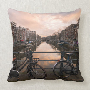 Coussin Bicyclettes au coucher du soleil à Amsterdam