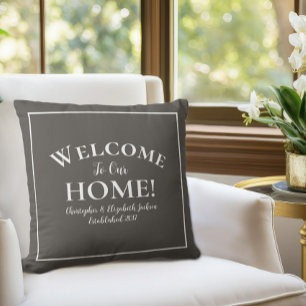 Coussin Bienvenue à la maison personnalisé marron blanc ca