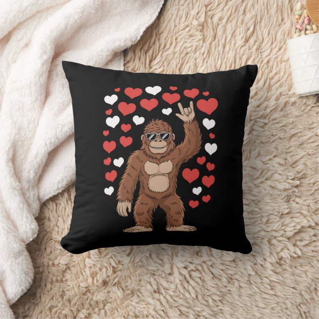 Coussin Bigfoot Saint-Valentin Drôle coeurs Sasquatch (Couverture)