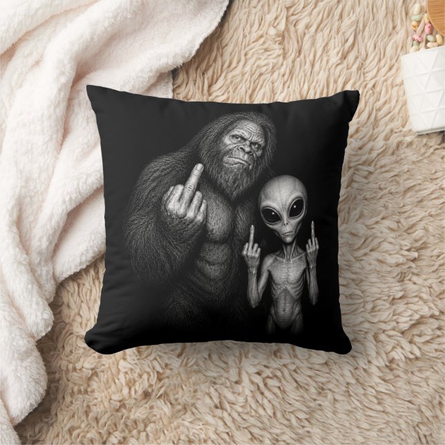 Coussin Bigfoot Sasquatch Alien de l'espace Doigt du Milie (Couverture)