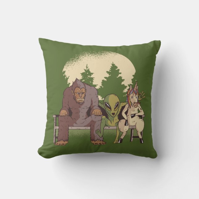 Coussin Bigfoot, Un alien, et une licorne (Recto)