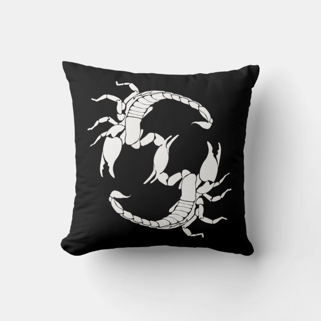 Coussin Black & White Letter S (Recto)