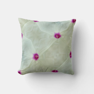 Coussin blanc, crème arrière - plan avec motif rose chaud