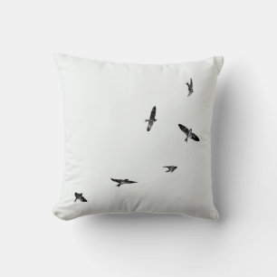 Coussin Blanc de noir d'oiseaux d'hirondelle de silhouette