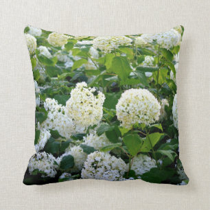Coussin blanc d'hortensias
