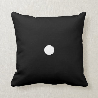 Coussin Blanc sur les matrices noires # 1
