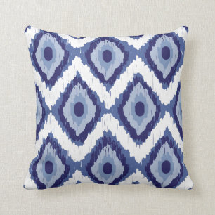 Coussin Blanc tribal bleu Chevron de diamant d'Ikat